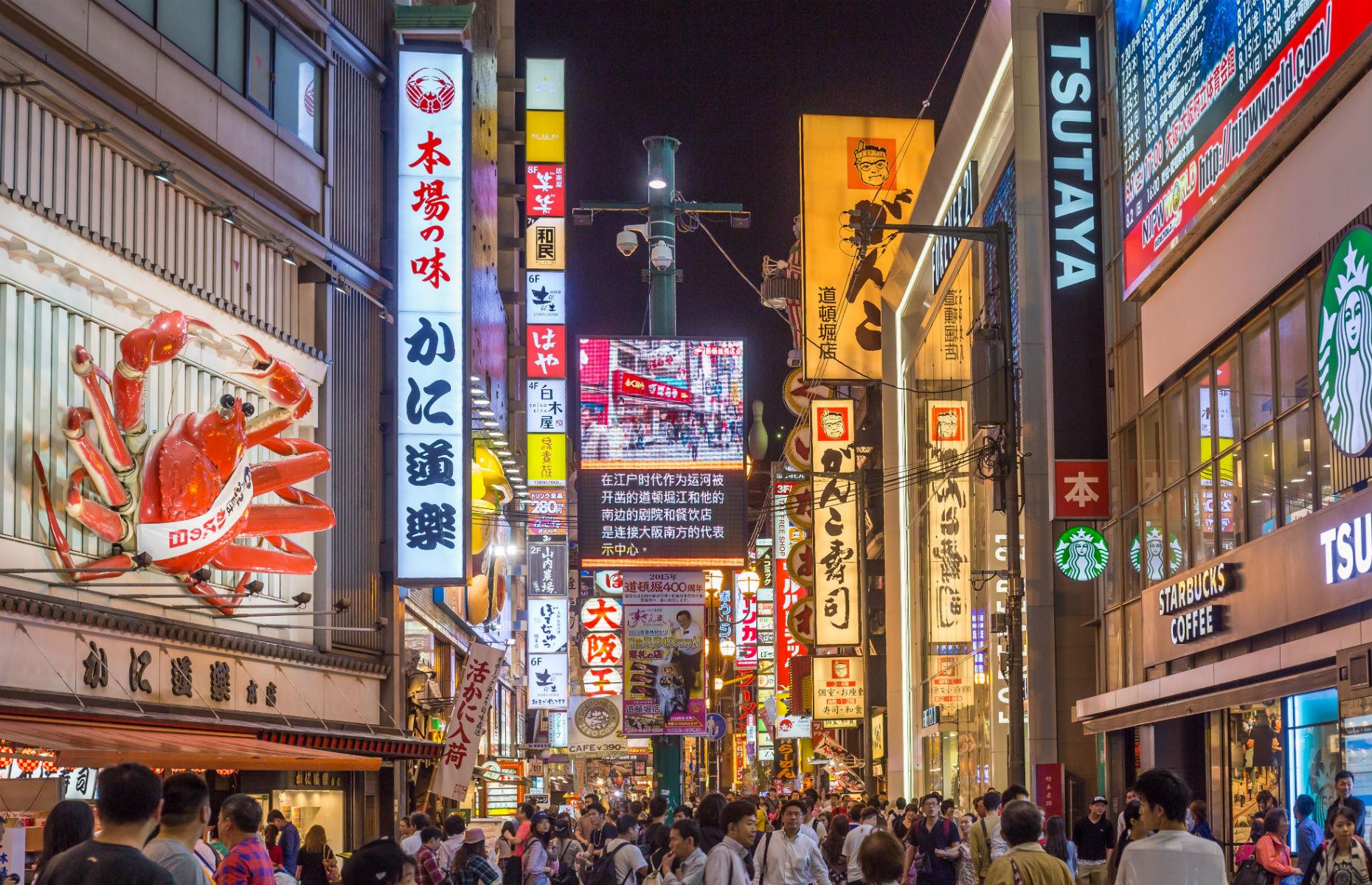 Japanese travelers post the most reviews 